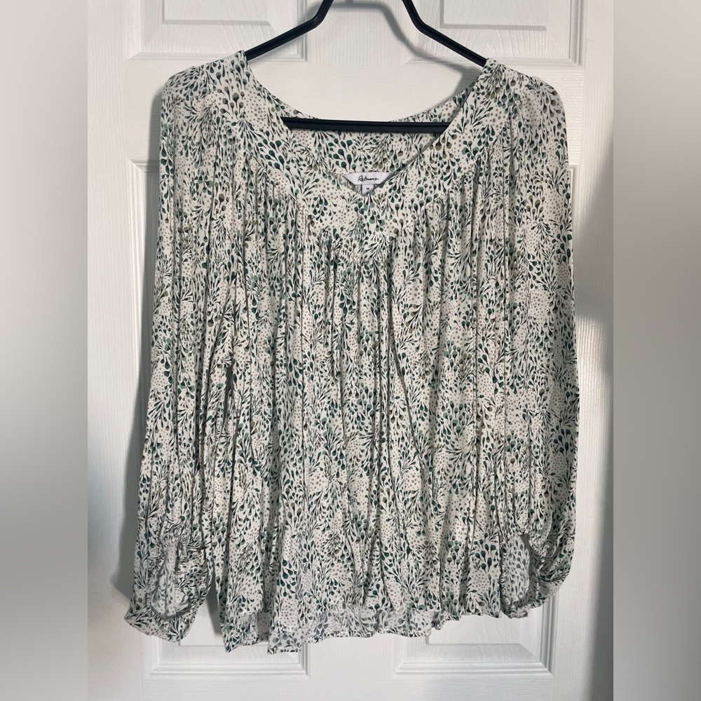 Reitmans Green and White Patterned Blouse